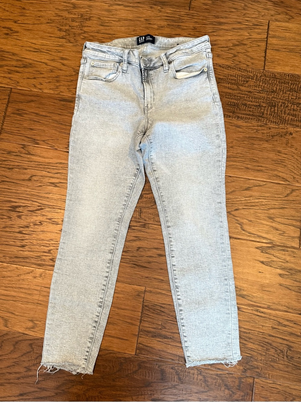 GAP Gray Wash Women’s Skinny Jeans